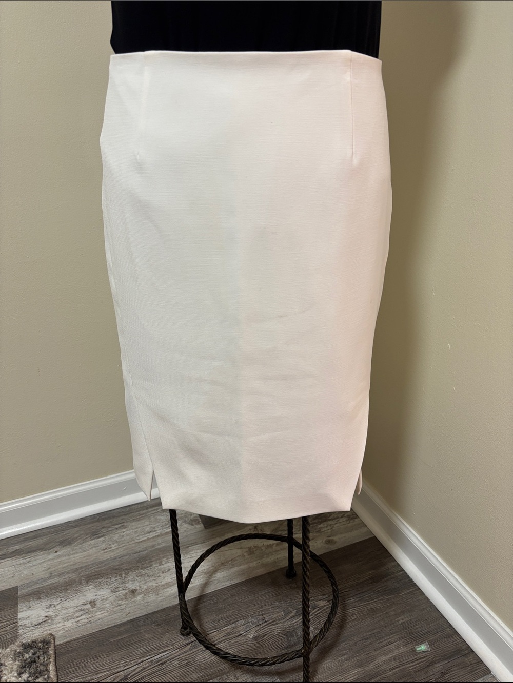 White House Black Market White Pencil Skirt with Front and Back Slits